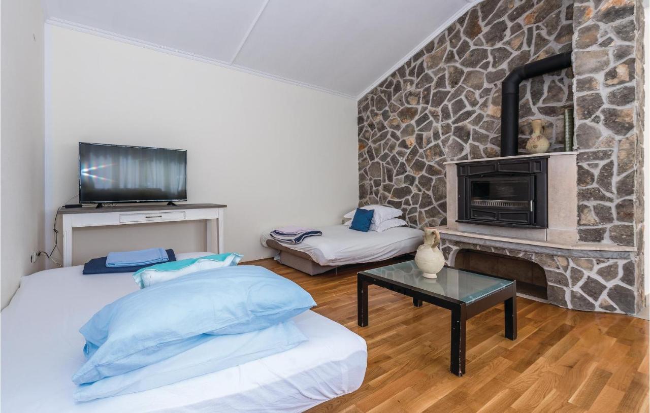 Lovely Home In Sibenik-Brodarica With Kitchen Donje Polje Bagian luar foto