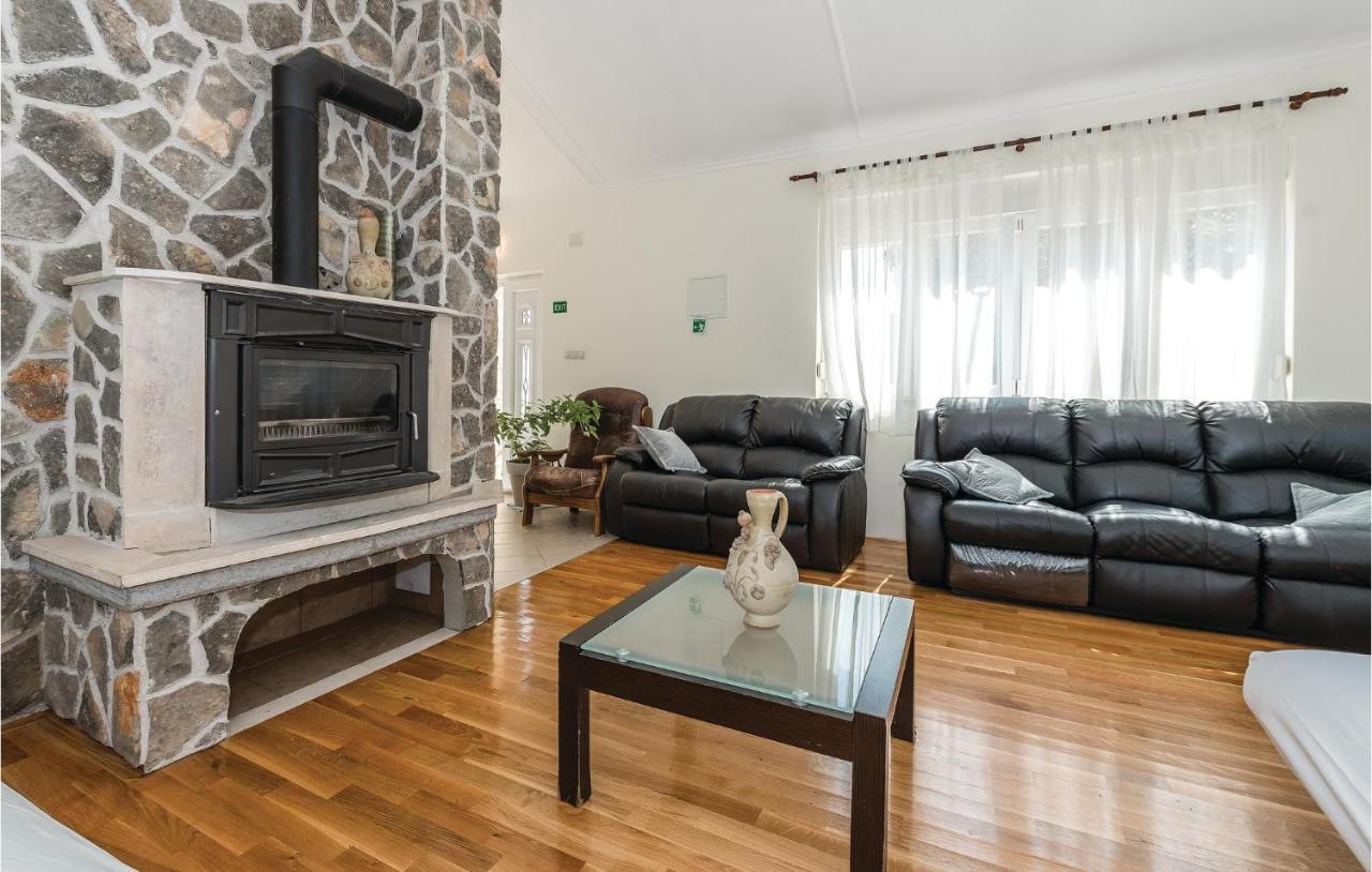Lovely Home In Sibenik-Brodarica With Kitchen Donje Polje Bagian luar foto