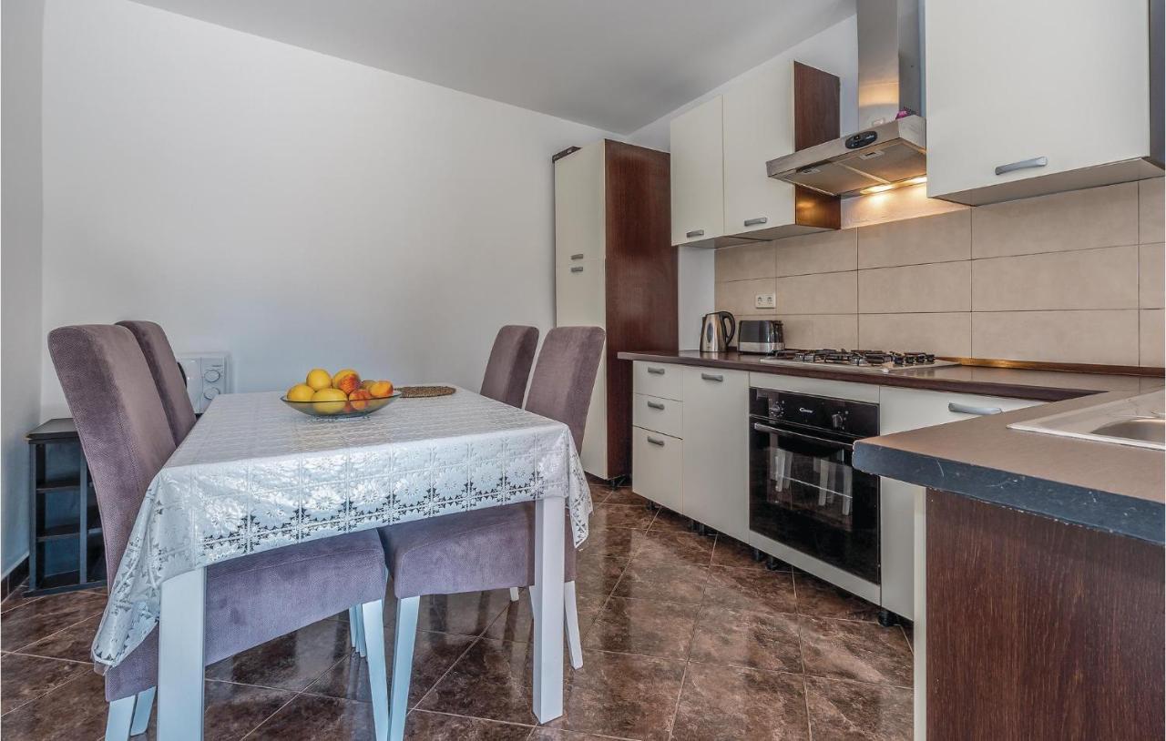 Lovely Home In Sibenik-Brodarica With Kitchen Donje Polje Bagian luar foto