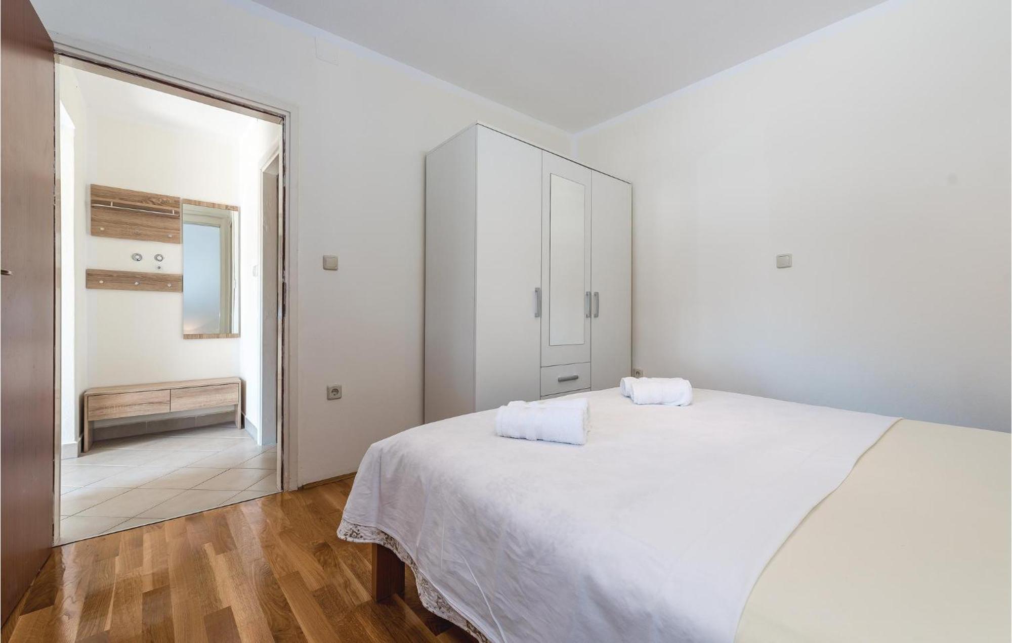 Lovely Home In Sibenik-Brodarica With Kitchen Donje Polje Bagian luar foto